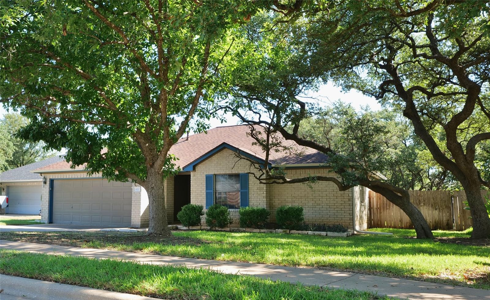 615 Blue Oak CIR - Photo 1