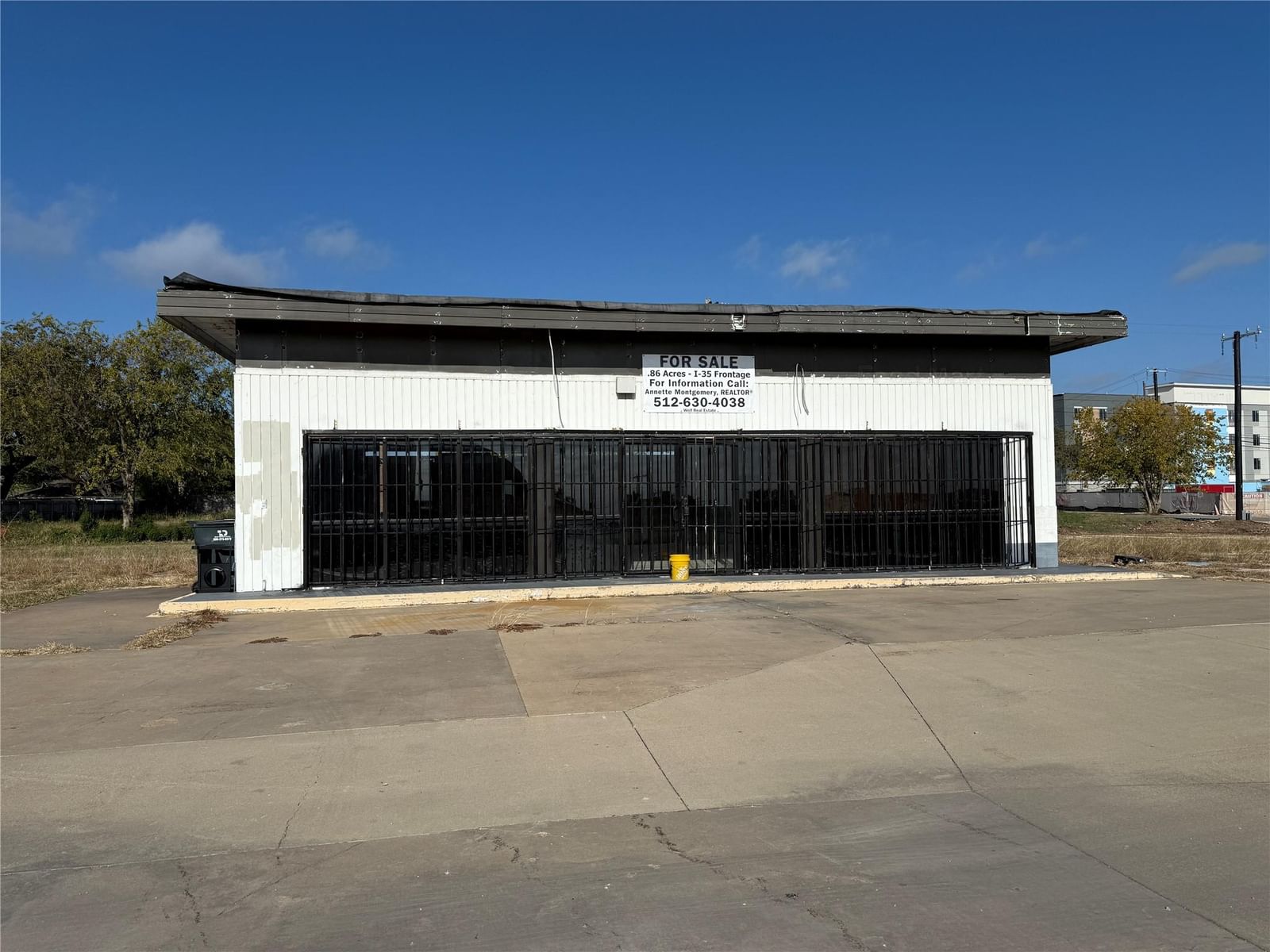 221 Interstate 35 - Photo 1