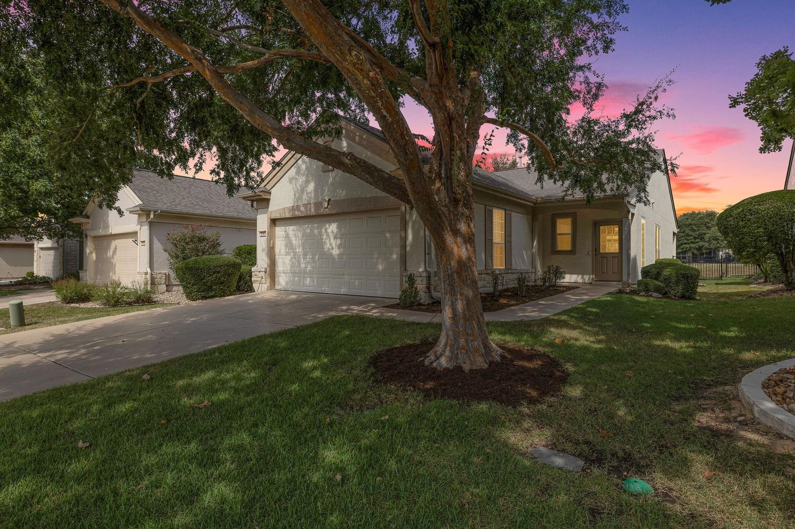 210 Crockett LOOP - Photo 1