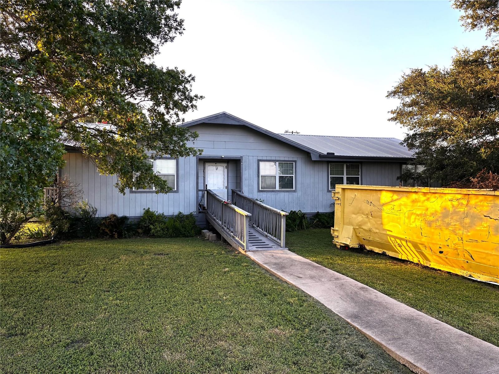 705 Umlang ST - Photo 1