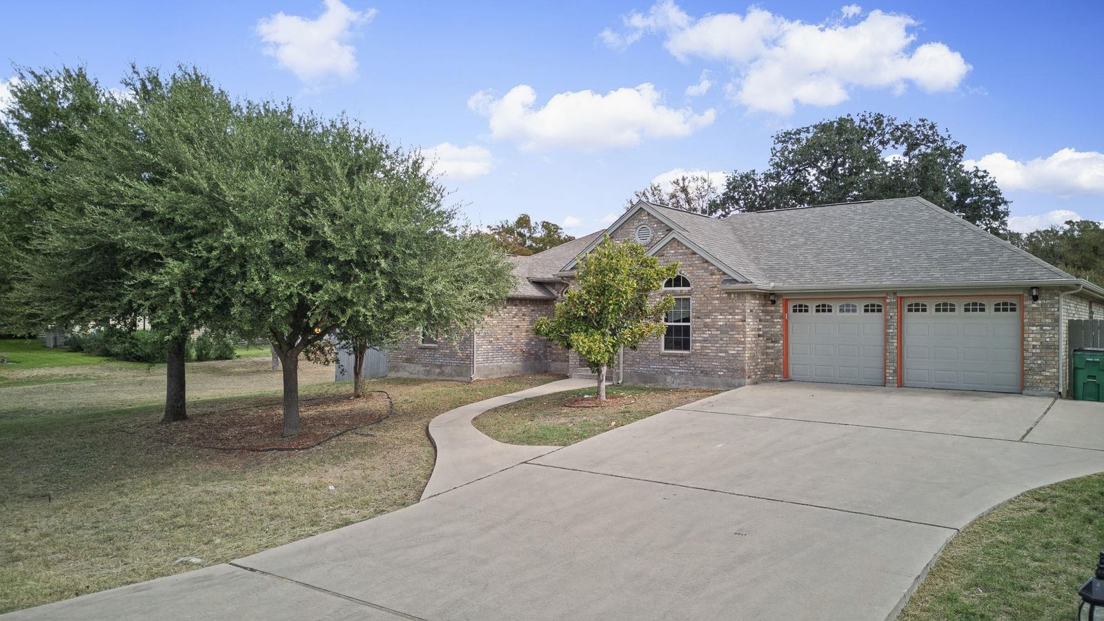 150 Chesterfield DR - Photo 1