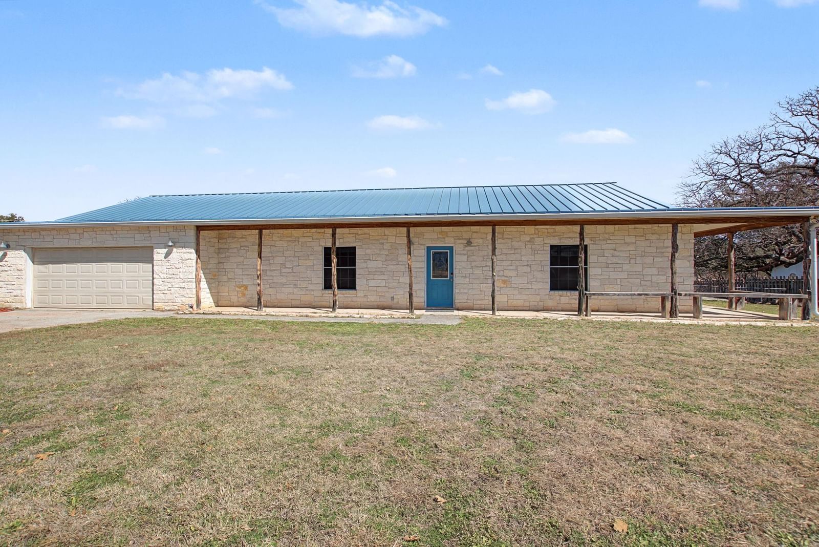 2207 Boxwood CIR - Photo 1