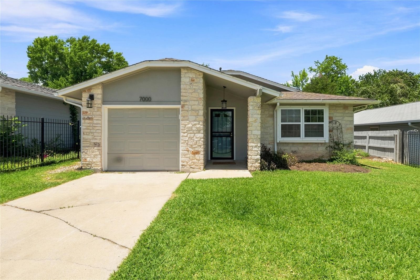 7000 Shannon DR - Photo 1