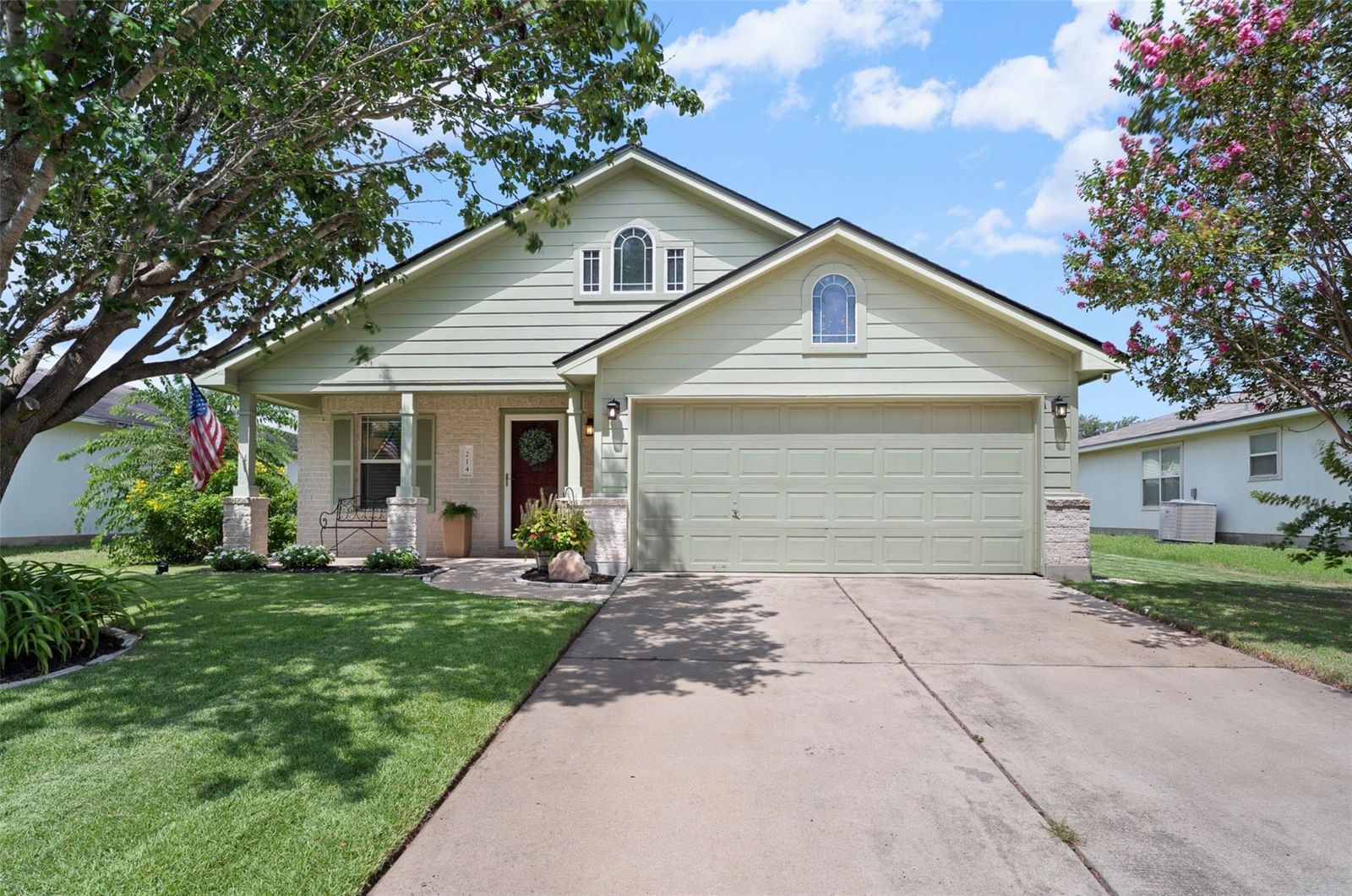 214 Jennifer LN - Photo 1