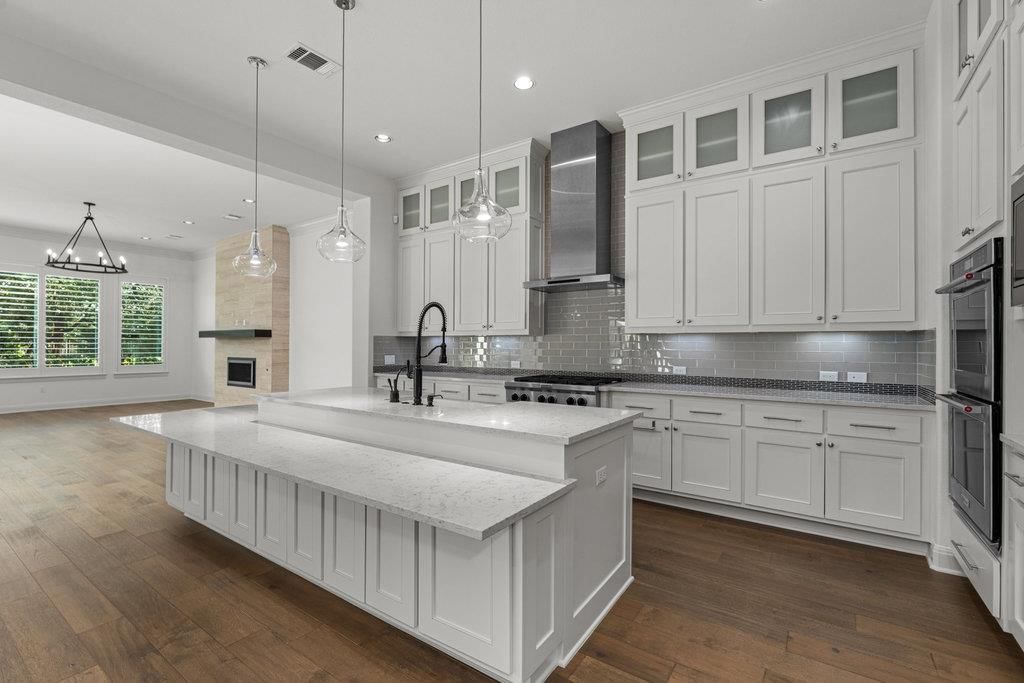 406 Woodside TER - Photo 1