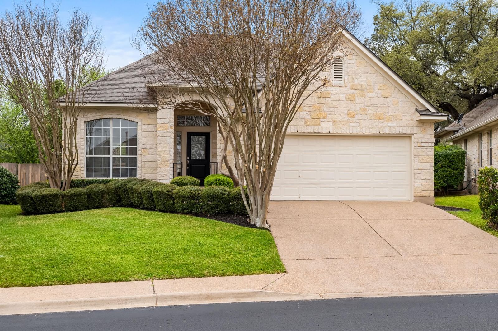 4015 Sable Oaks DR - Photo 1