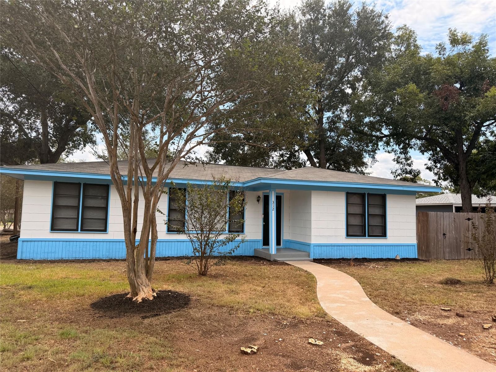 312 S Wilson Ave - Photo 1