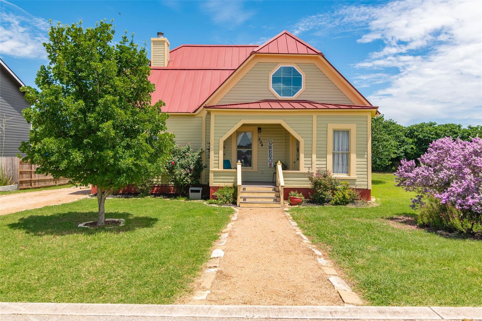 204 Prim Rose ST - Photo 1
