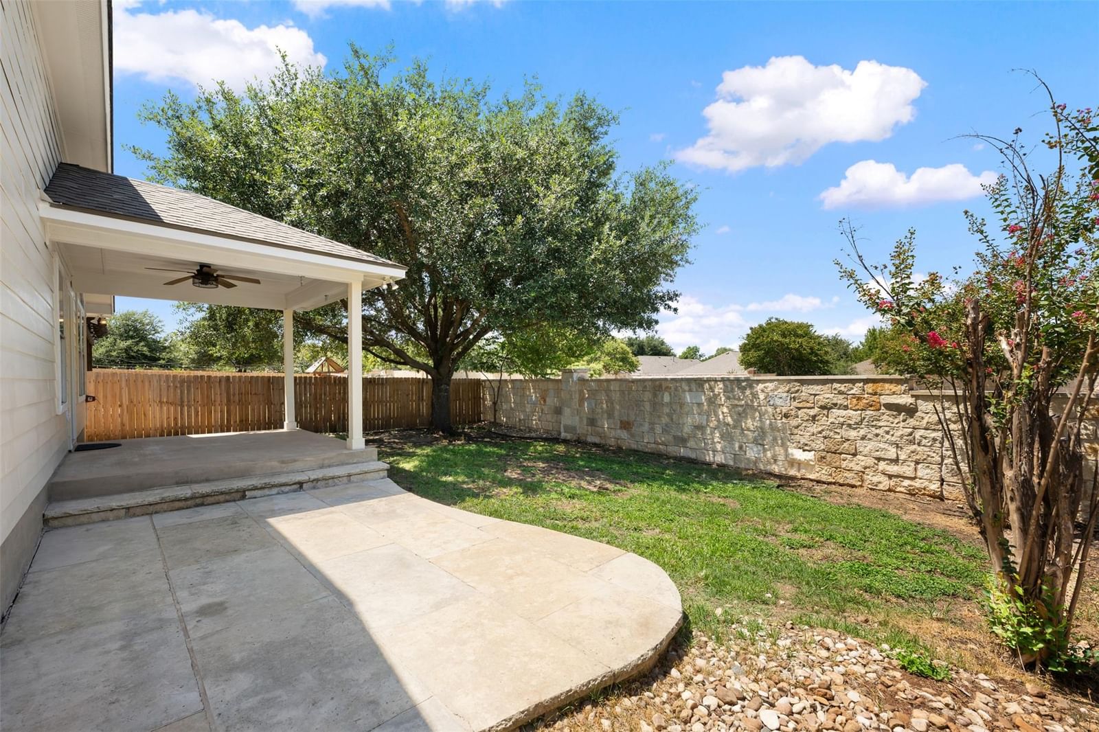 Photo 33