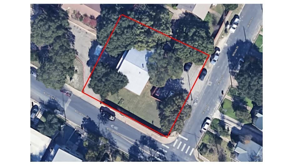 402 West Live Oak ST - Photo 1