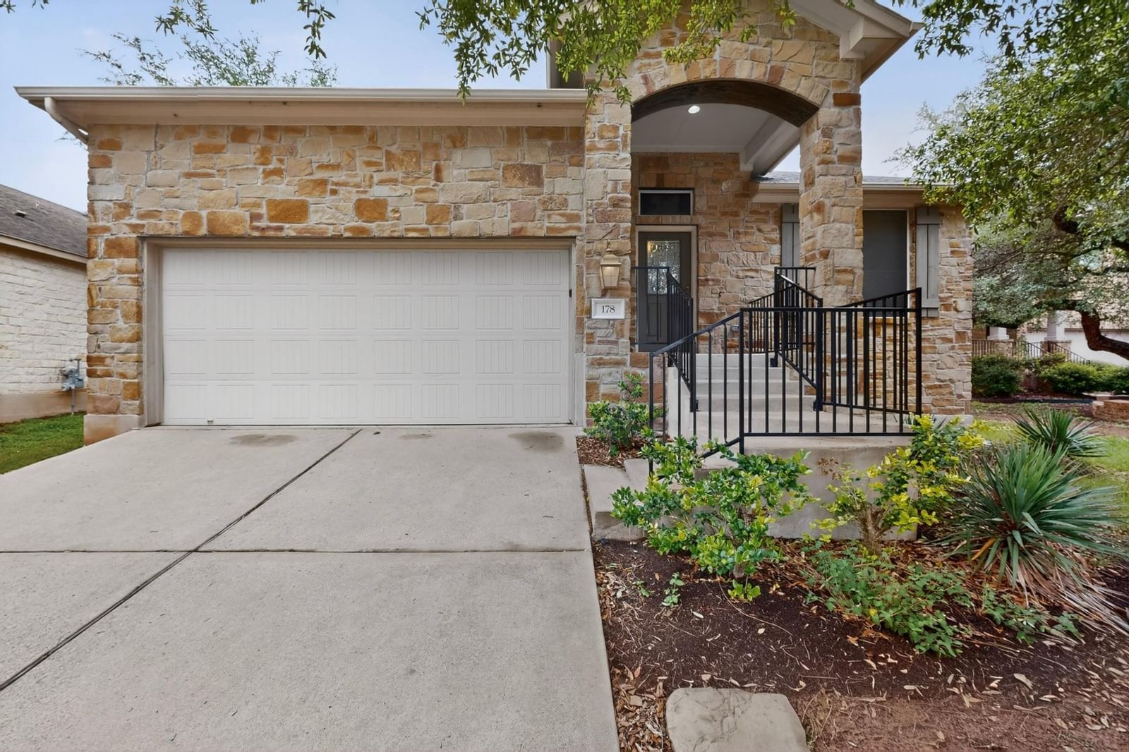 178 Limestone TRL - Photo 1