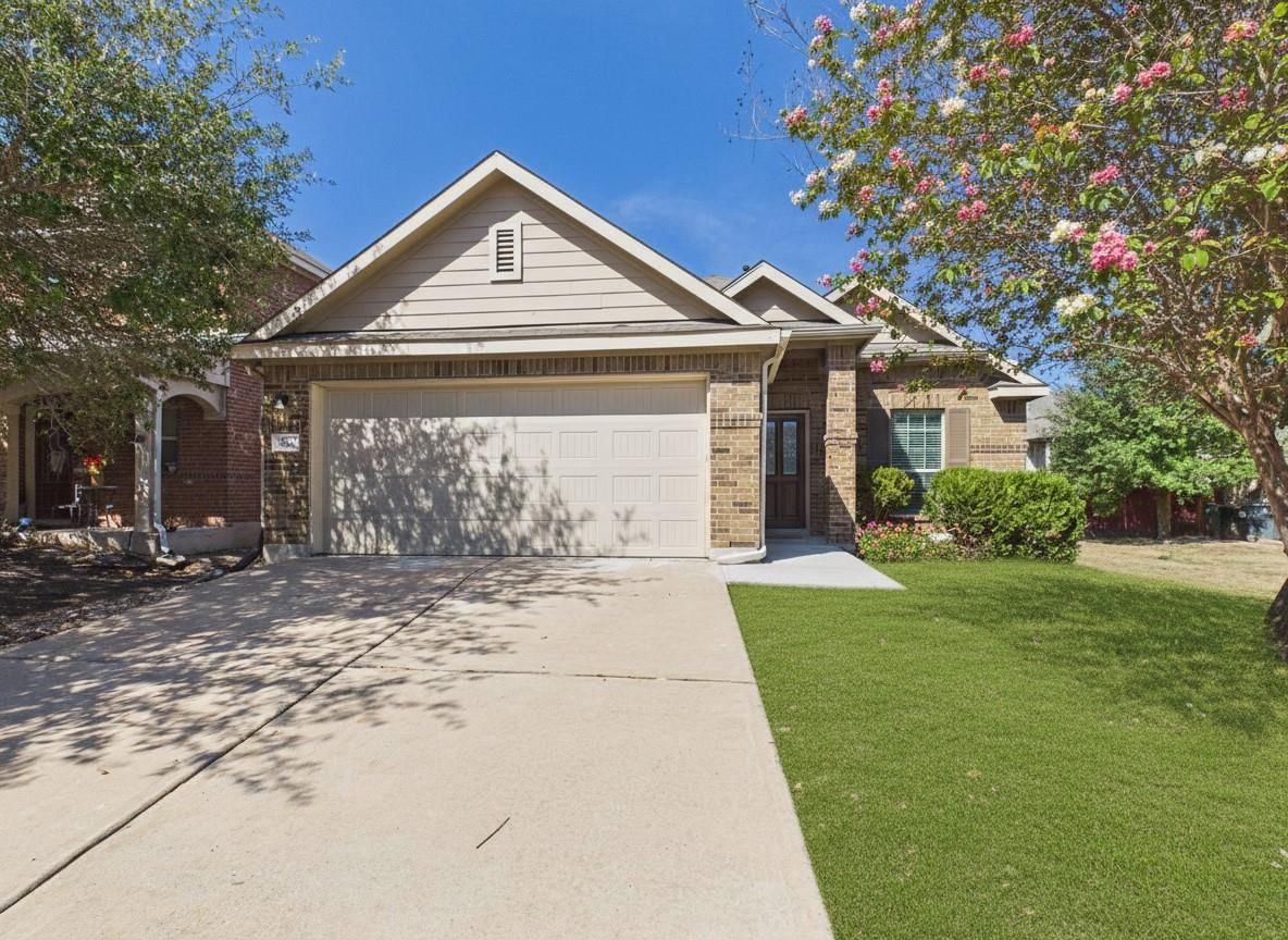 546 Travertine TRL - Photo 1