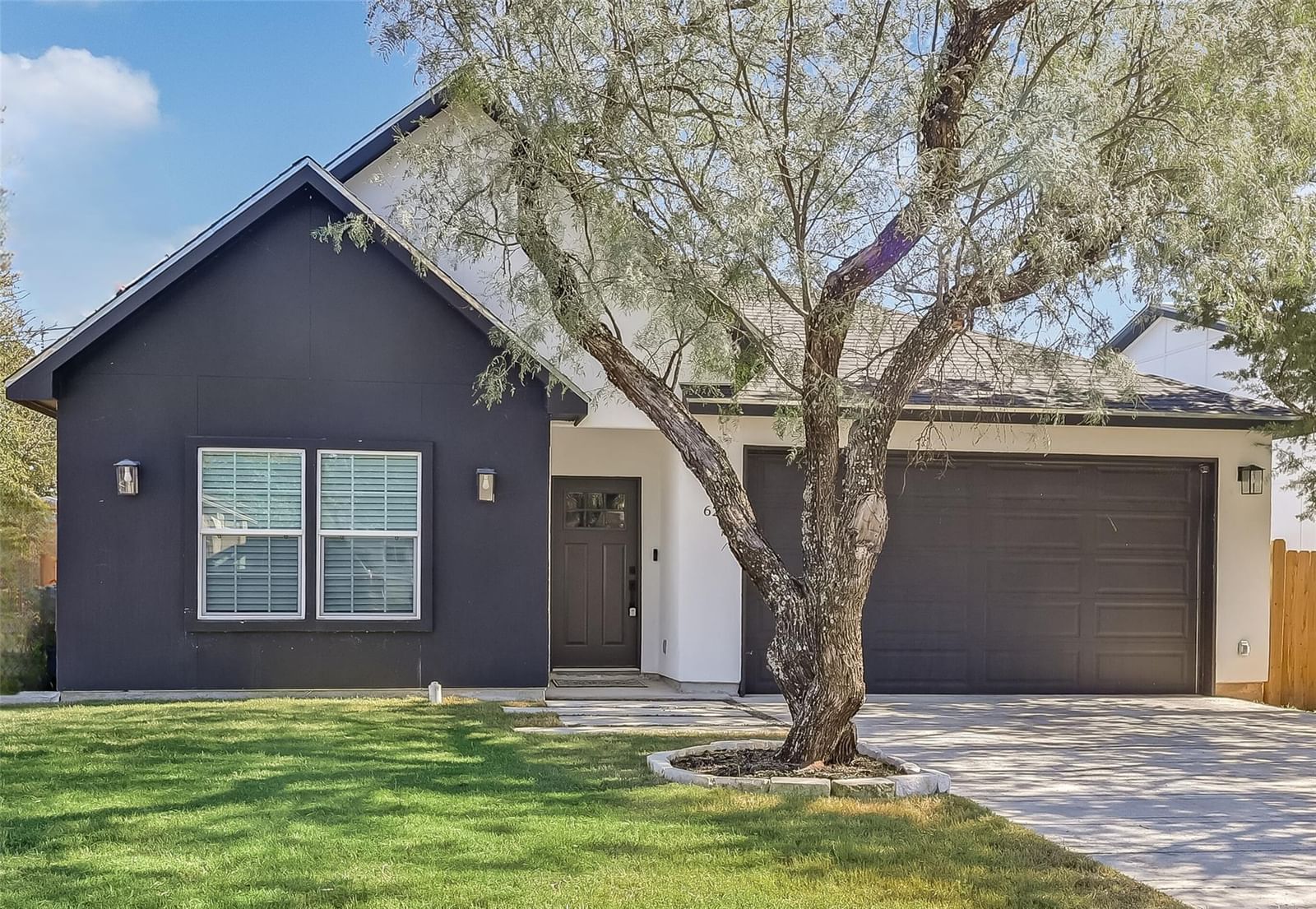 629 Aspen LN - Photo 1
