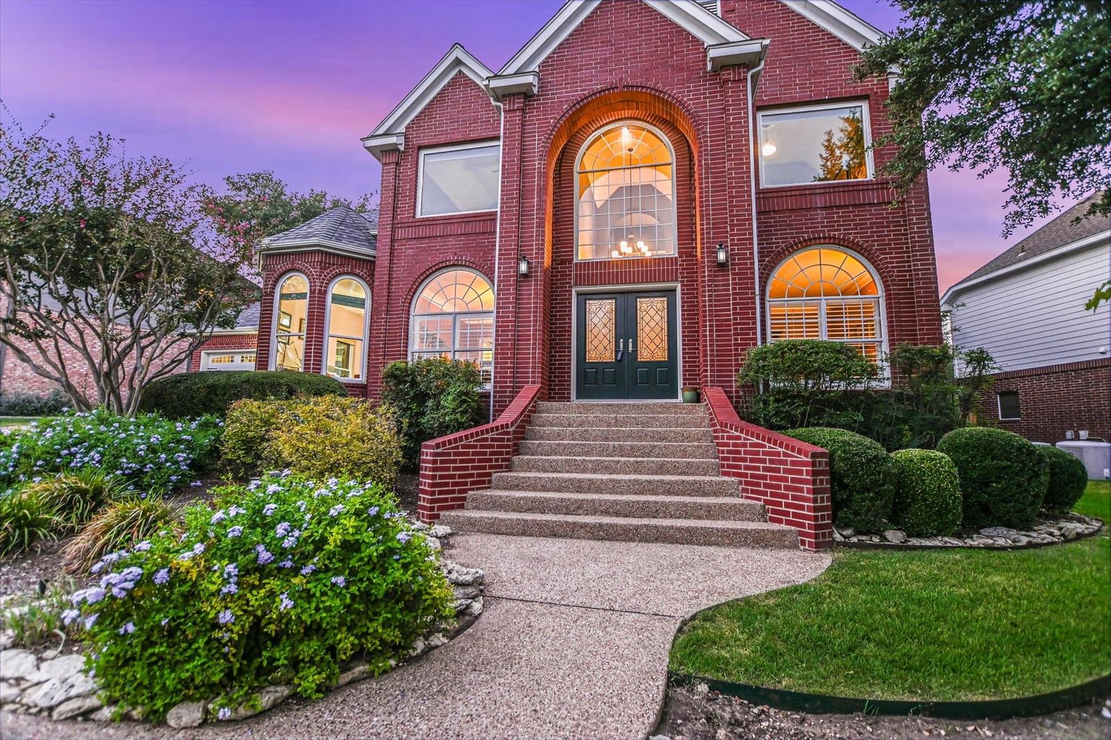 2302 Cliffs Edge DR - Photo 1