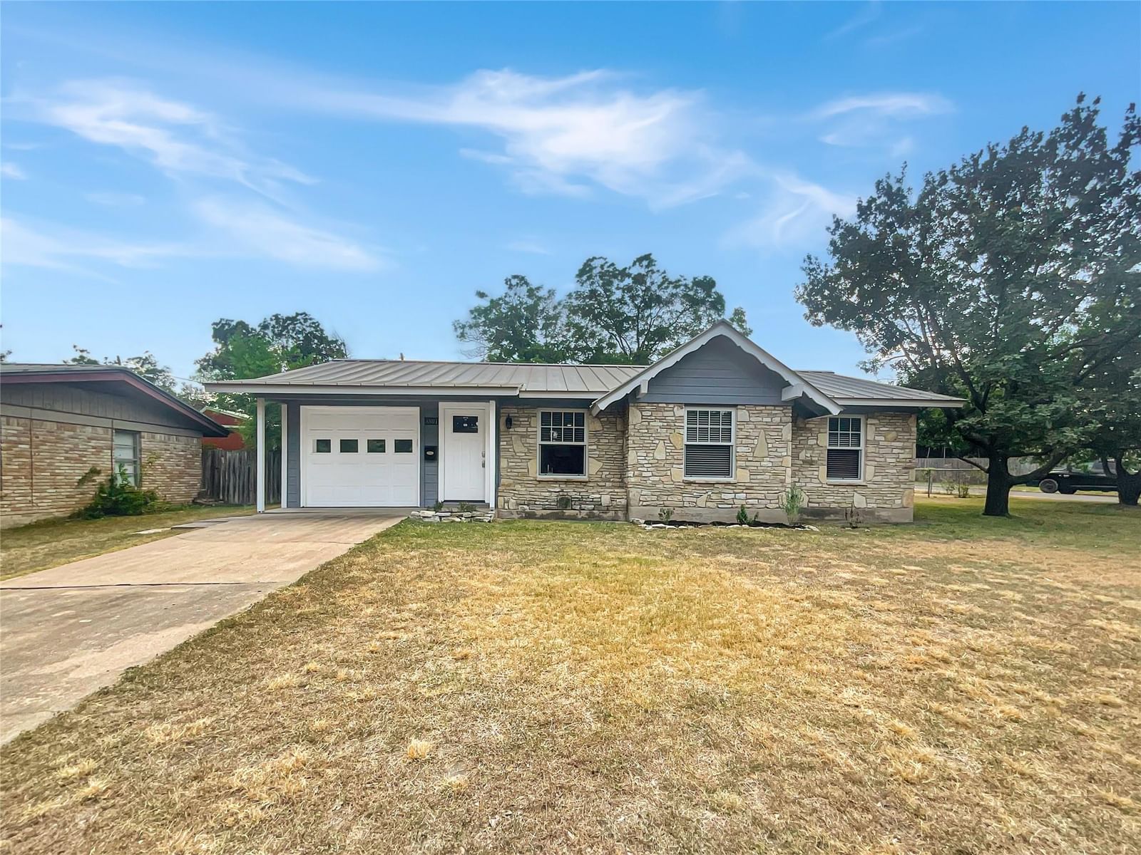 8801 Parkfield DR - Photo 1
