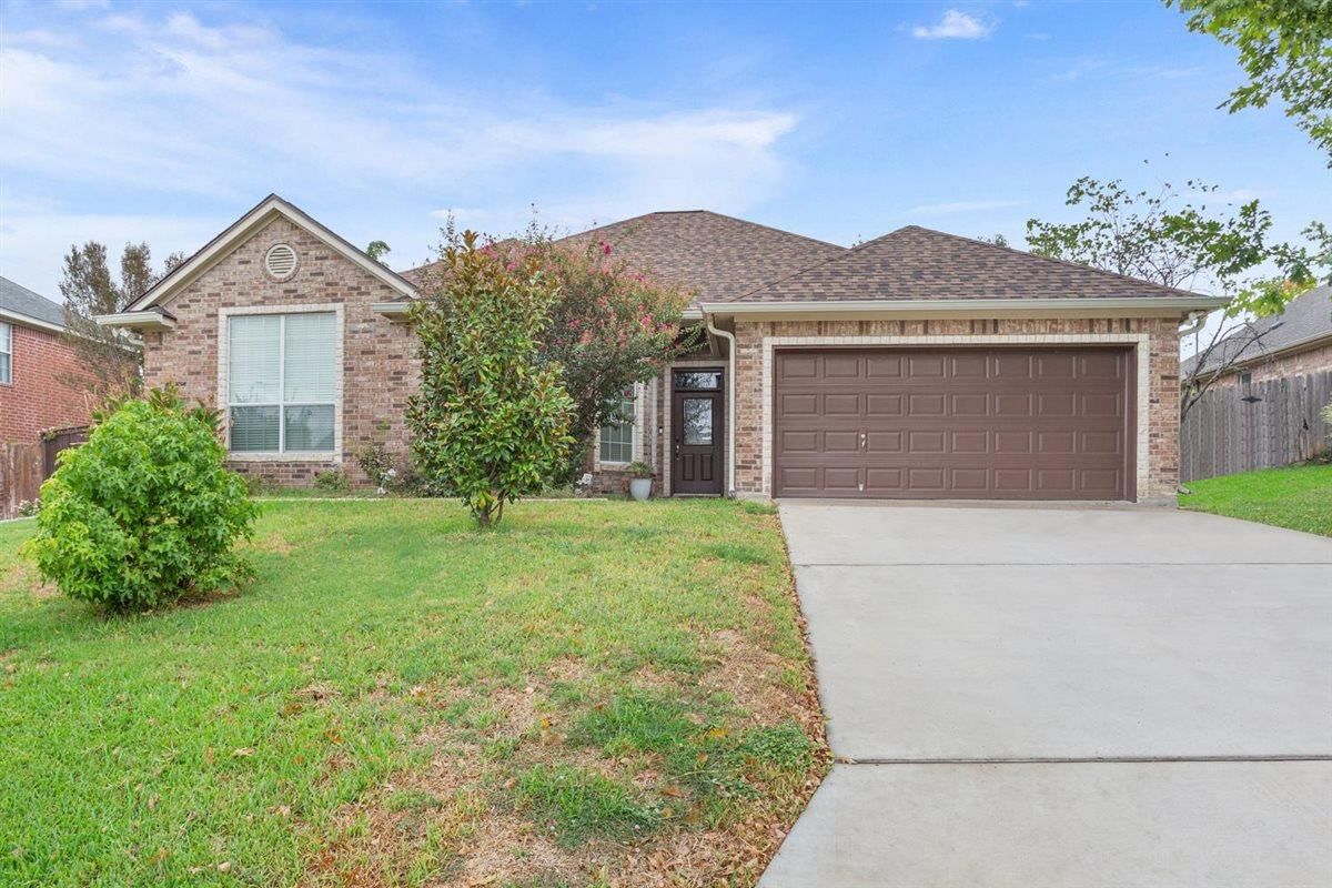3201 Bonham Ave - Photo 1