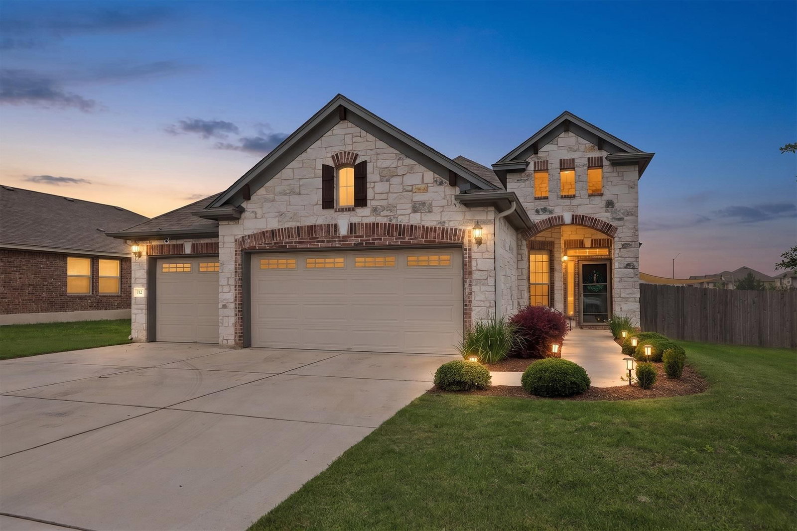 732 Manzano LN - Photo 1