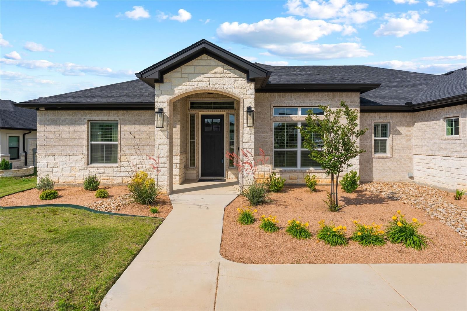 1110 Northcross DR - Photo 1