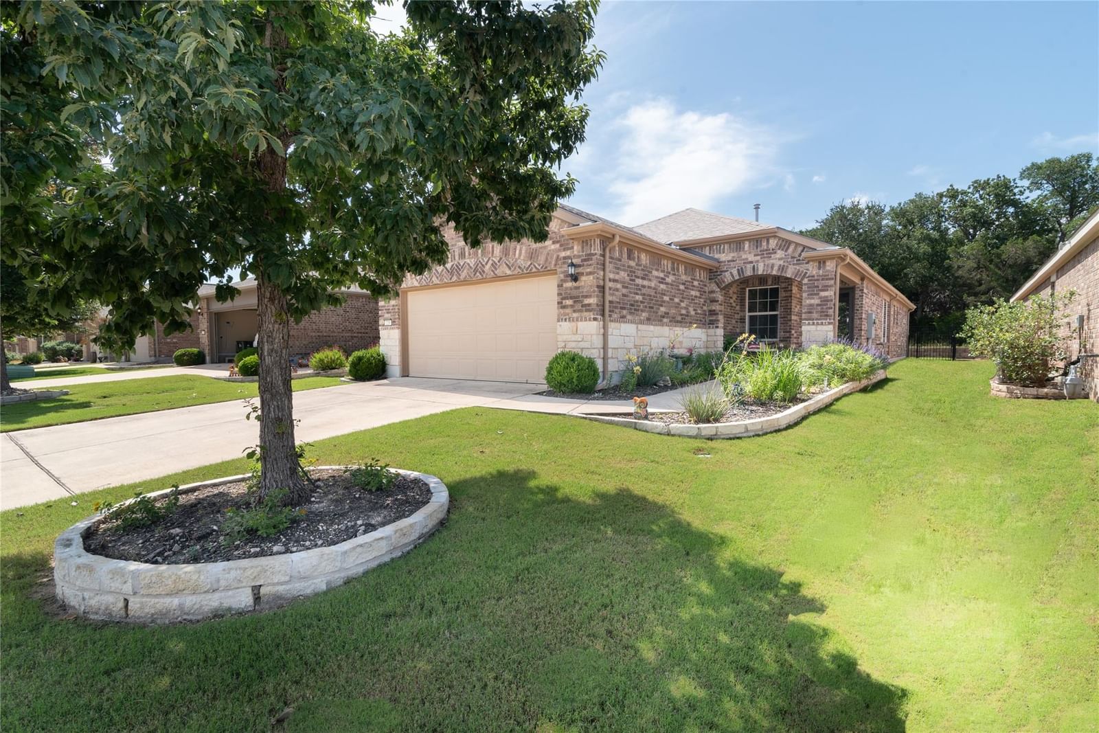 229 Hobby ST - Photo 1