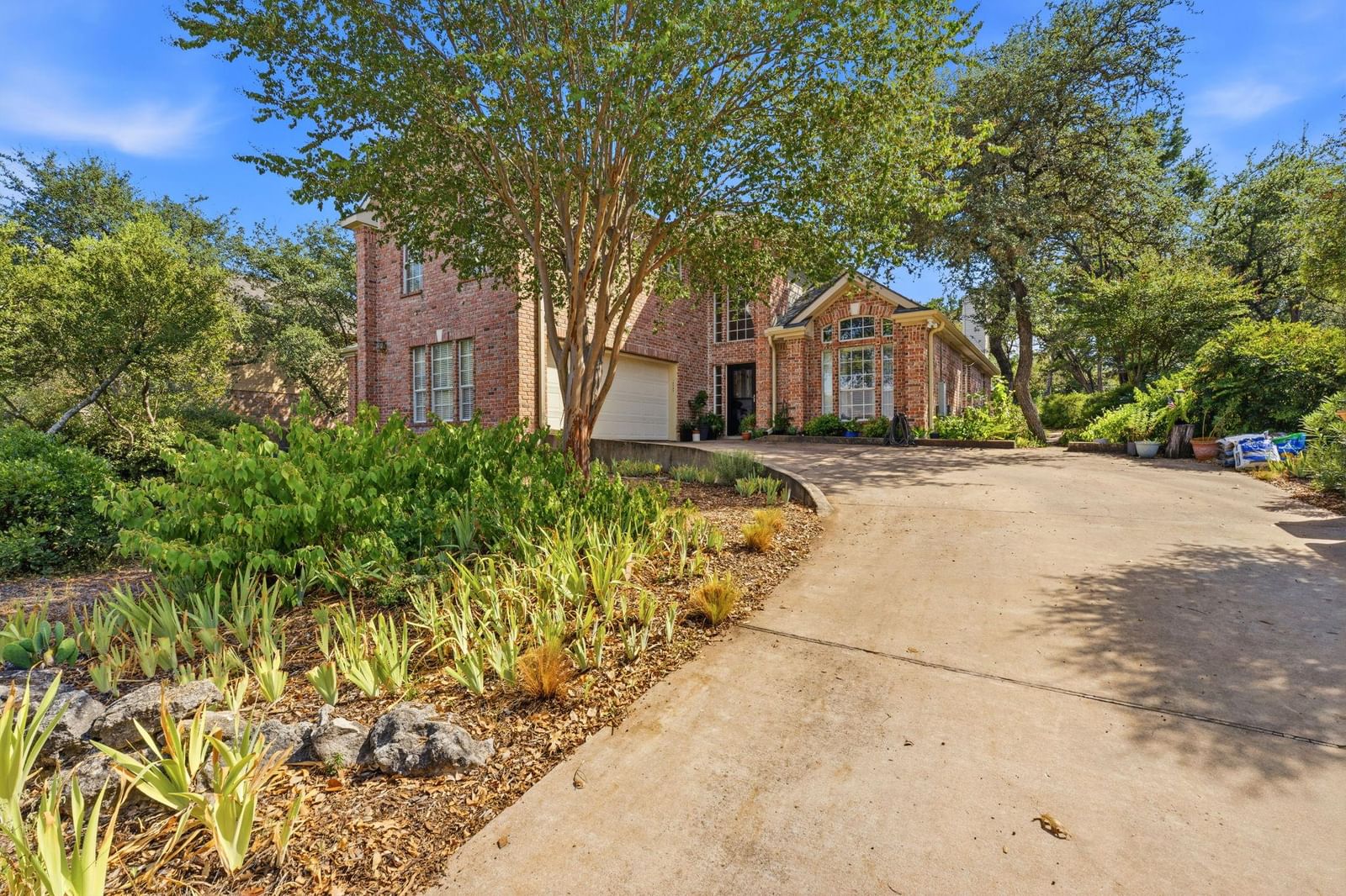 10505 Grand Oak CIR - Photo 1