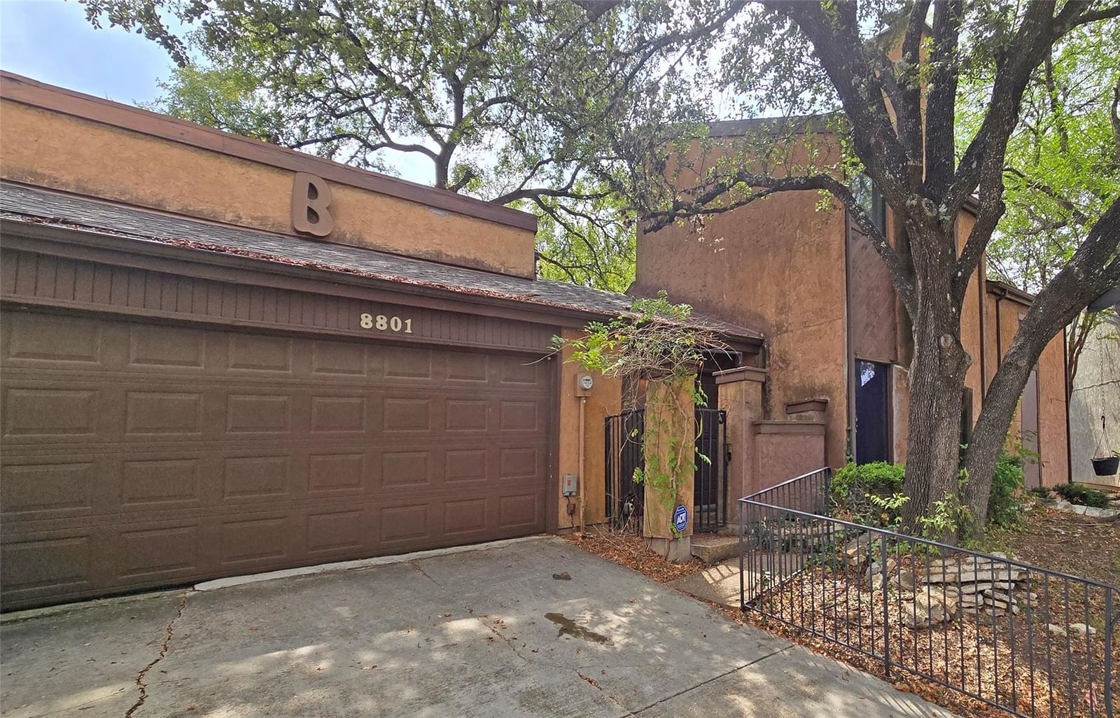 8801 Merion CIR - Photo 1