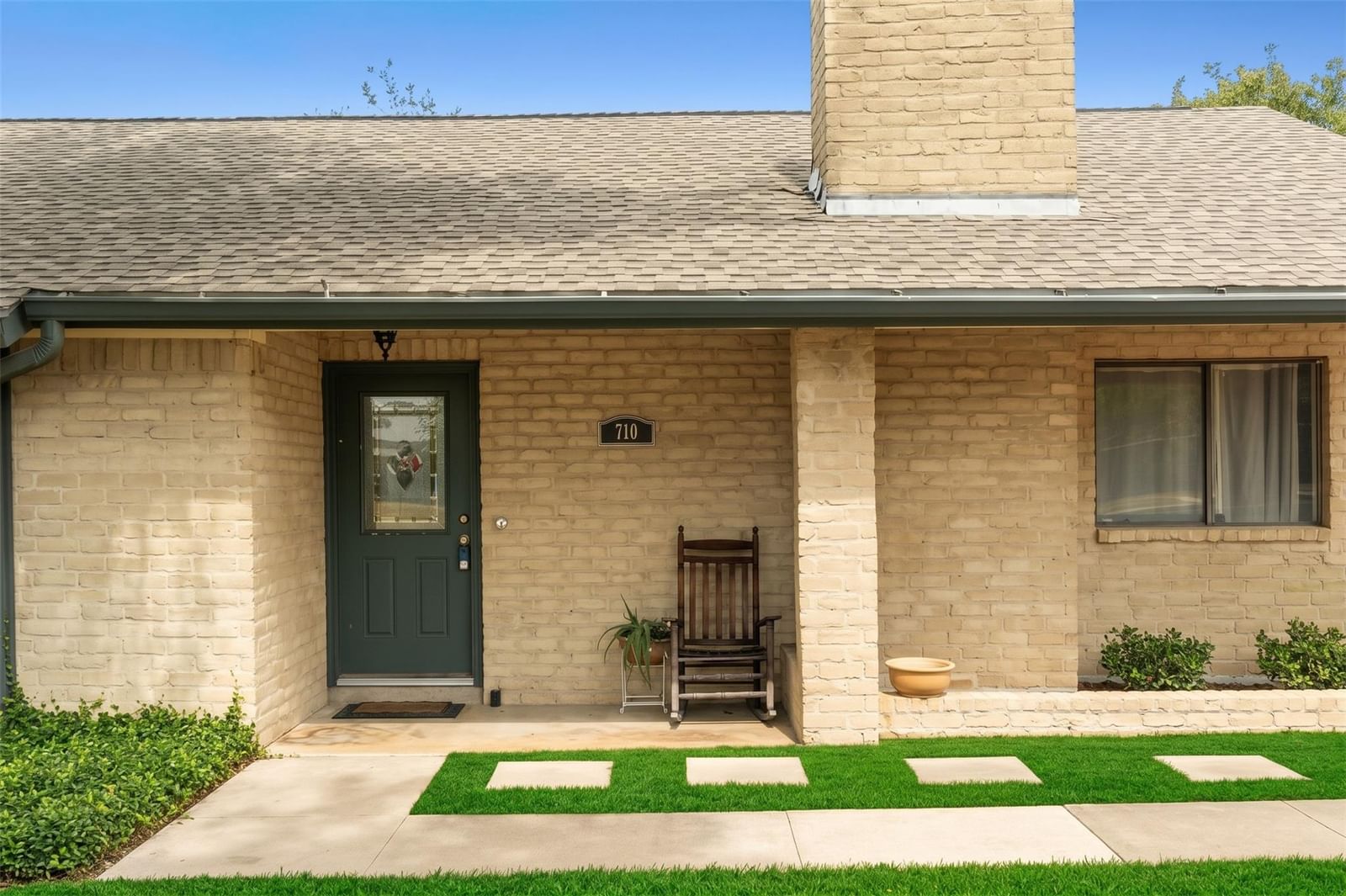 710 Lake View CV - Photo 1