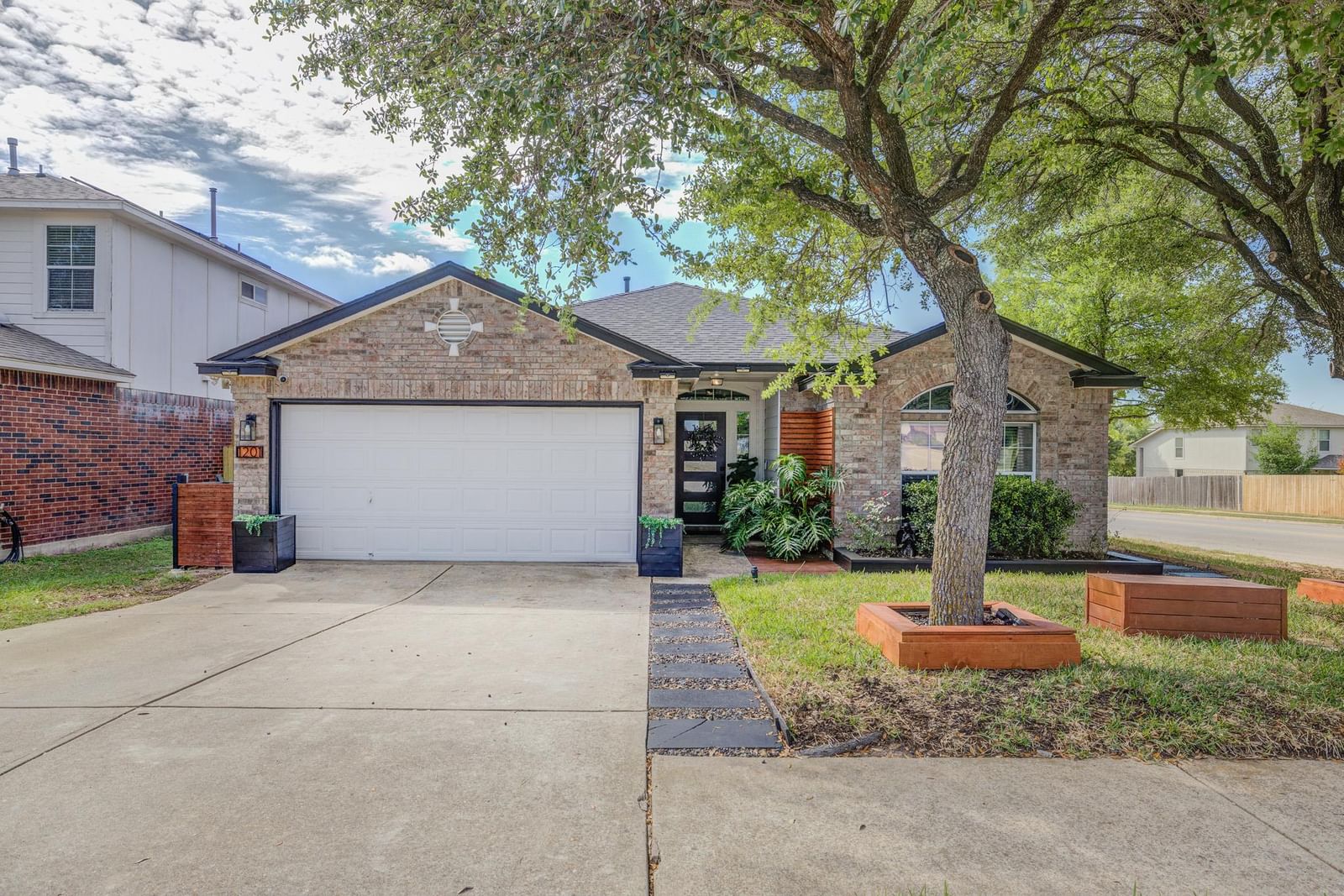 1201 Darjeeling DR - Photo 1