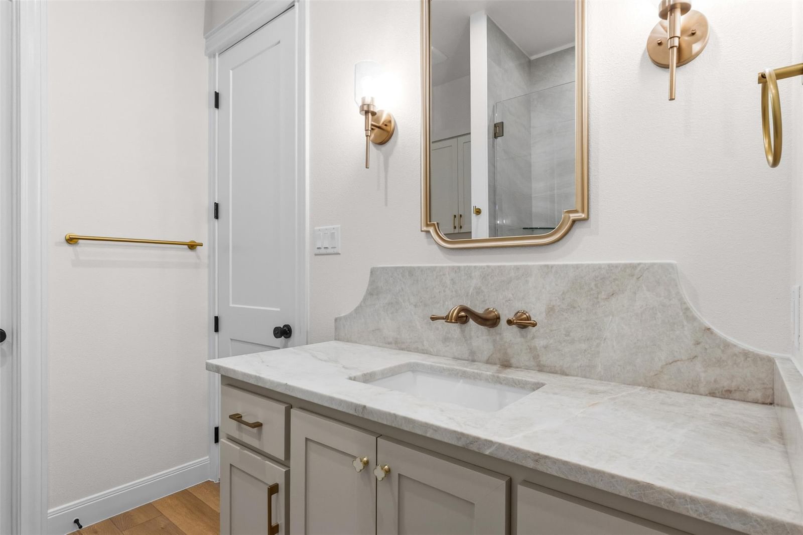 Photo 31