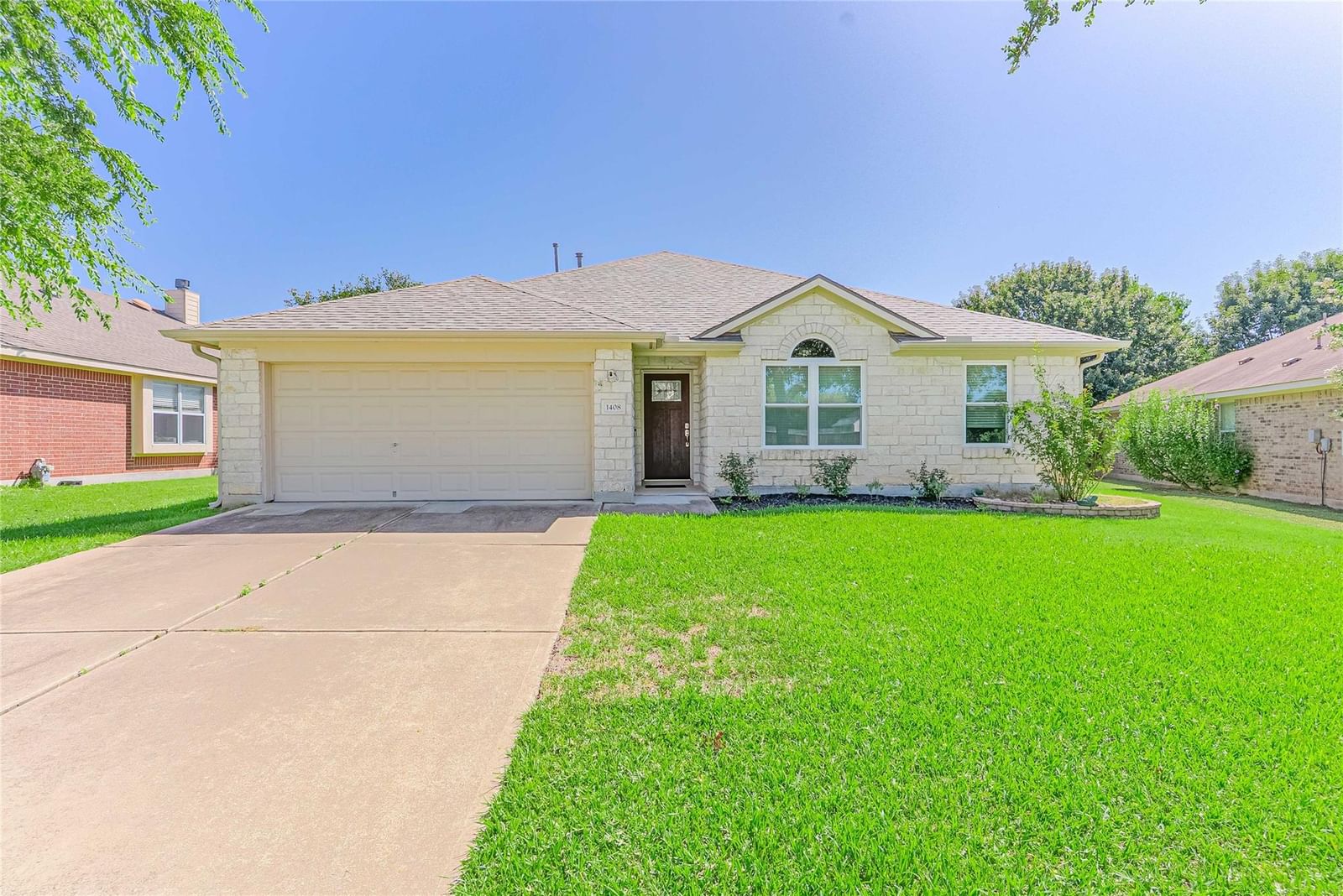 1408 Ridgewood DR - Photo 1
