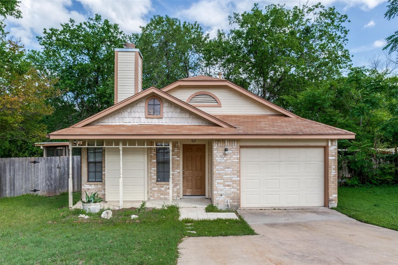 1121 Peggotty PL - Photo 1