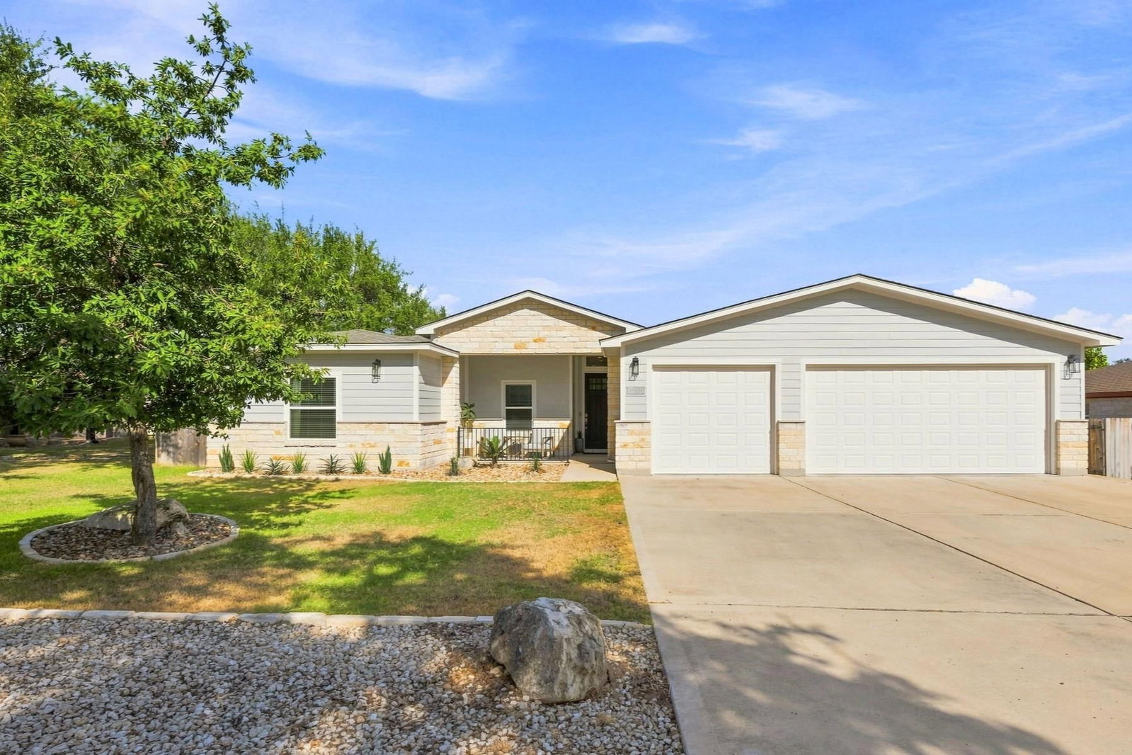 2111 American DR - Photo 1