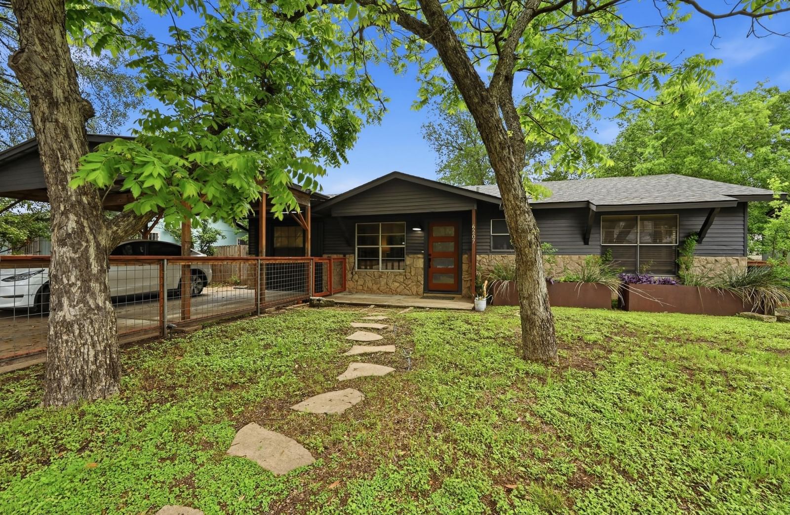 6207 Hickman Ave - Photo 1