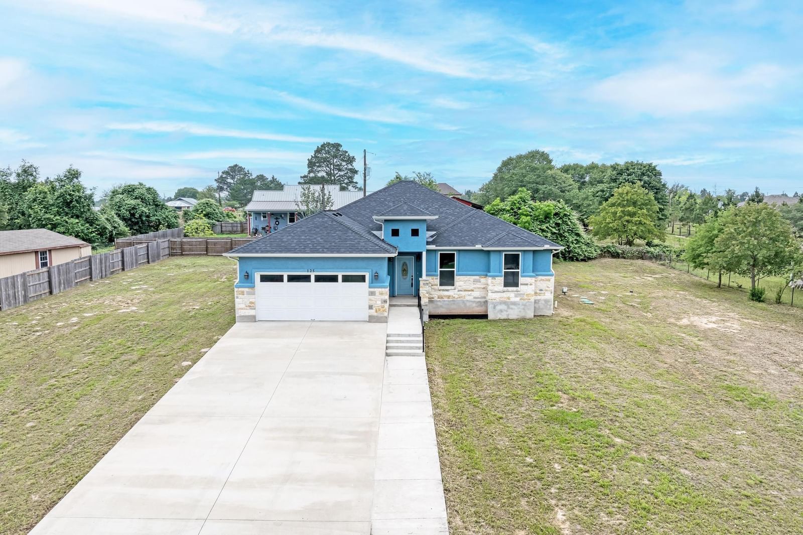 125 Comanche DR - Photo 1