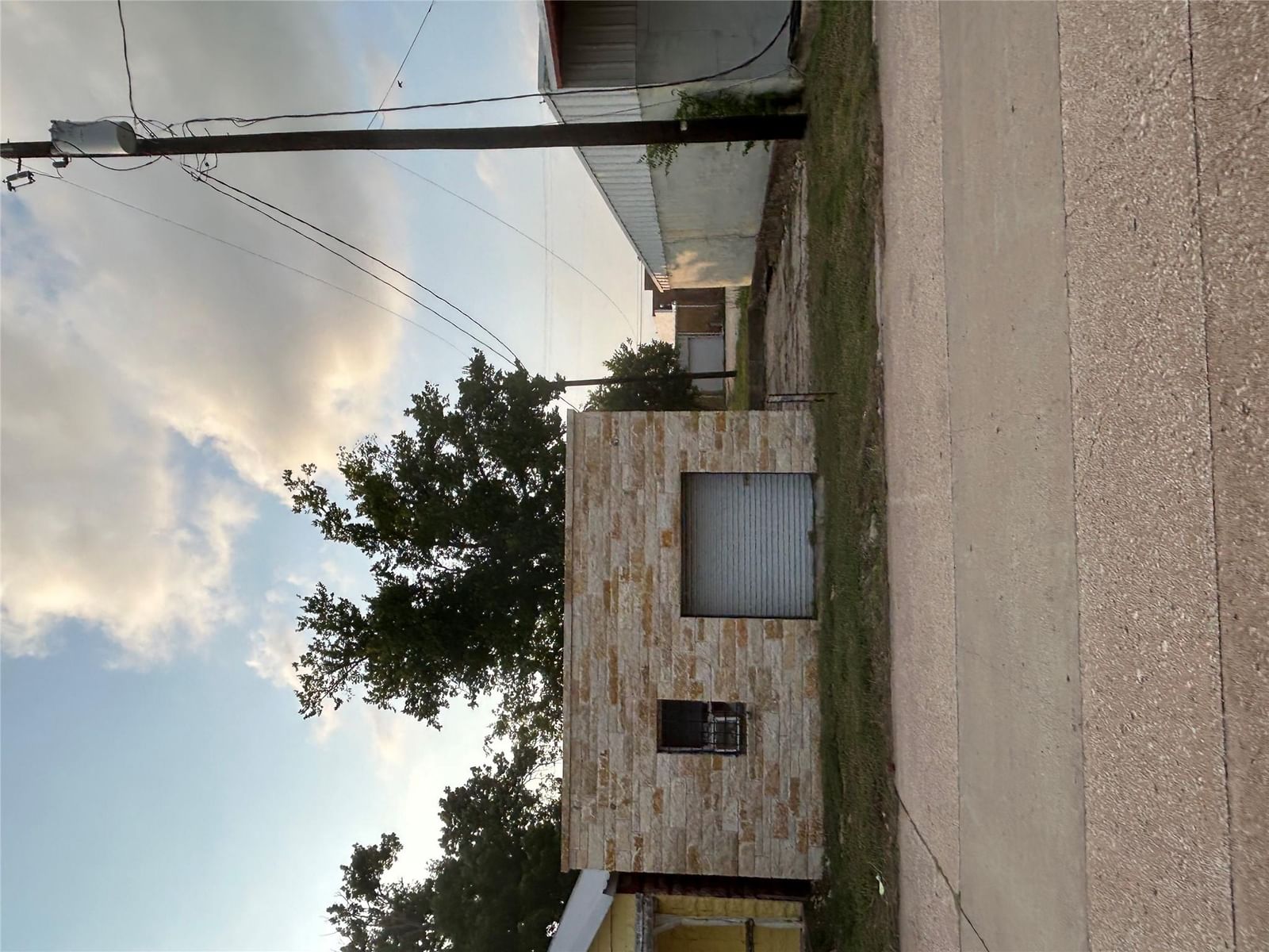 122 Milam Ave - Photo 1