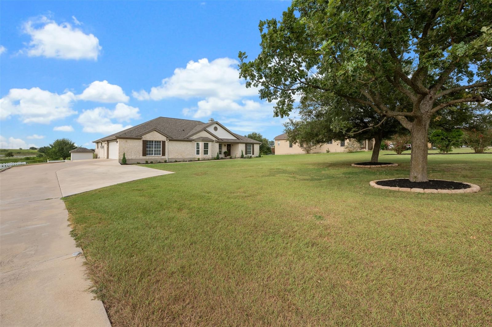 111 Lookout CIR - Photo 1