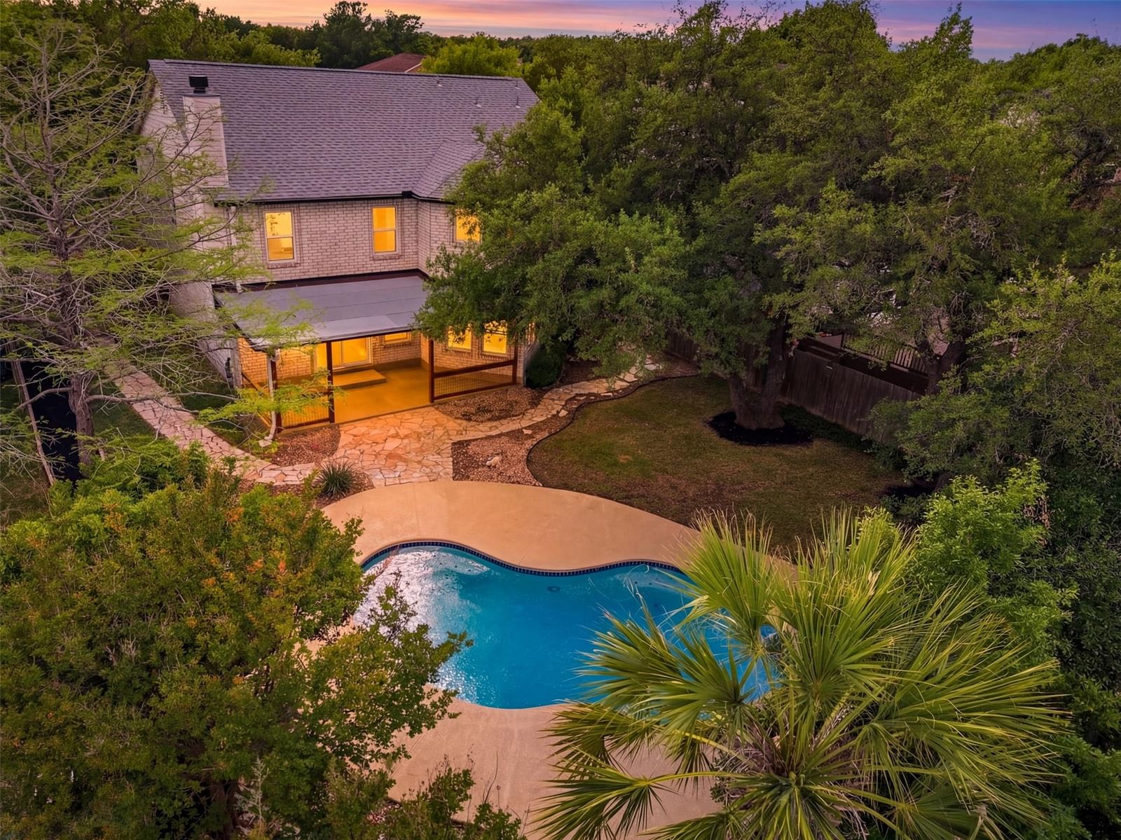 1312 Chalk LN - Photo 1