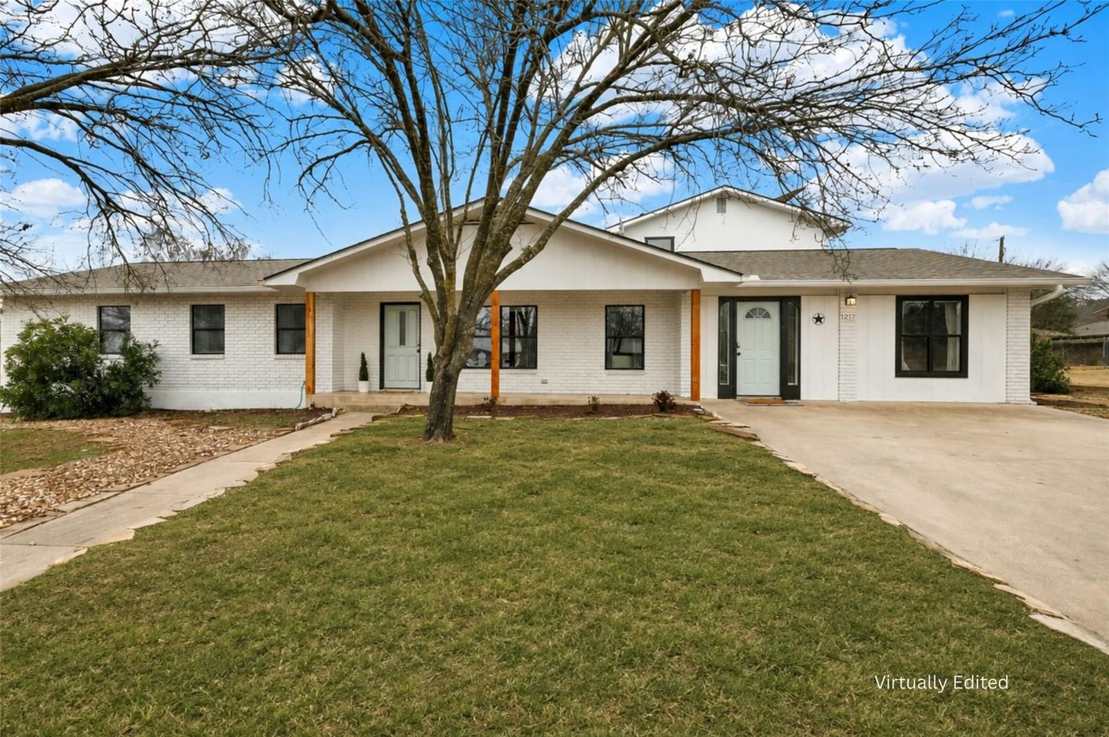 217 W Driftwood DR - Photo 1