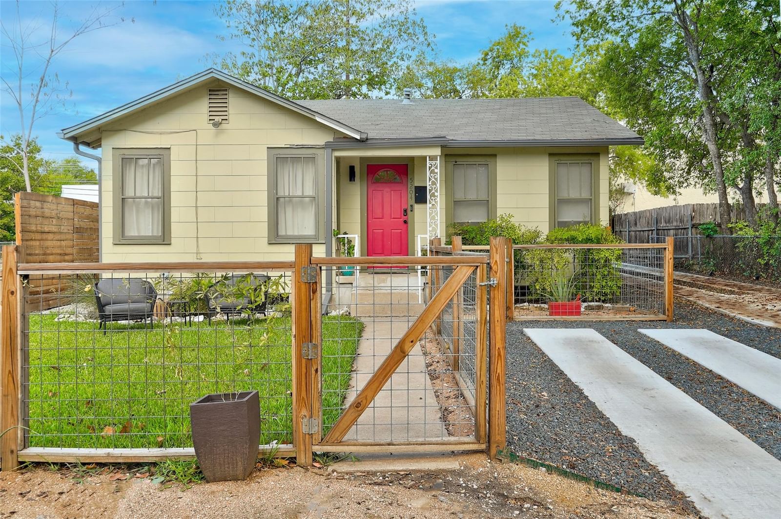 5204 Huisache ST #1 - Photo 1