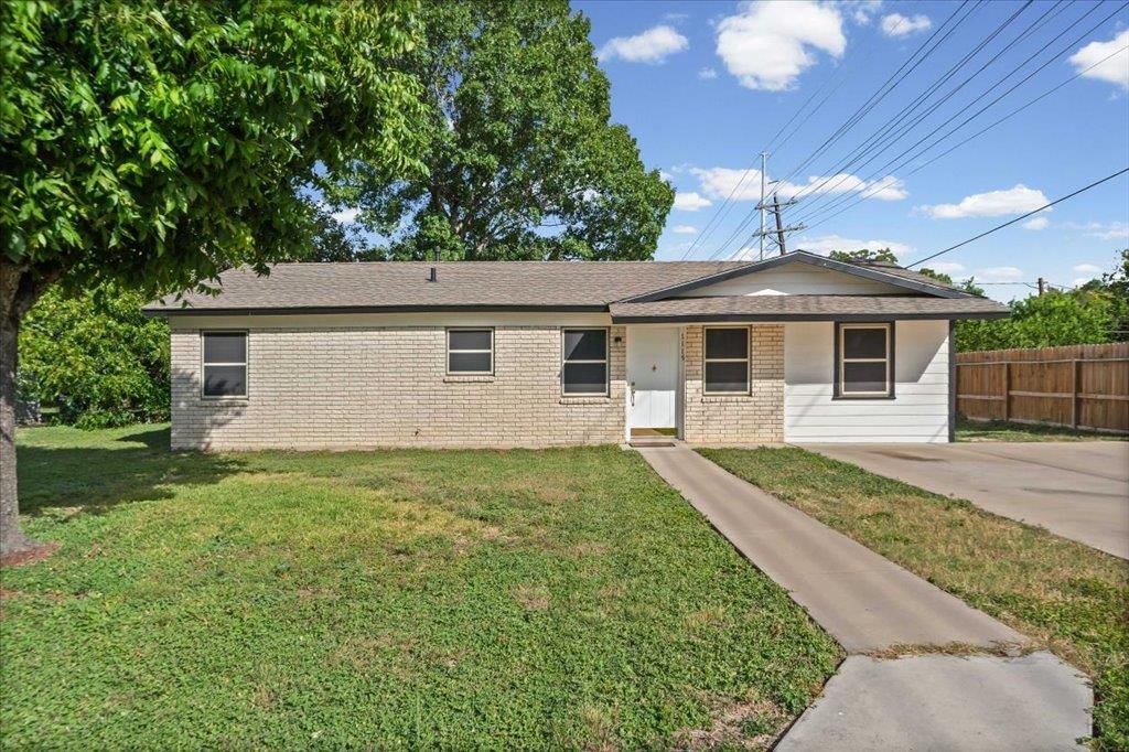 1115 Sycamore ST - Photo 1