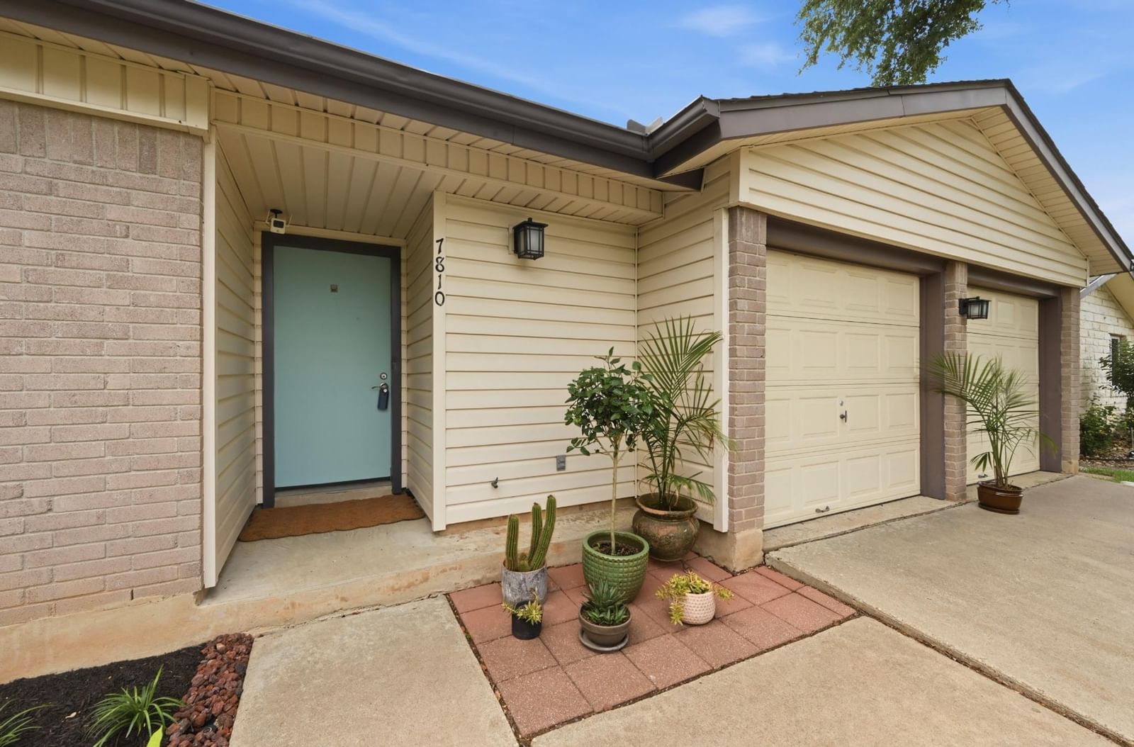 7810 Wakefield DR - Photo 1
