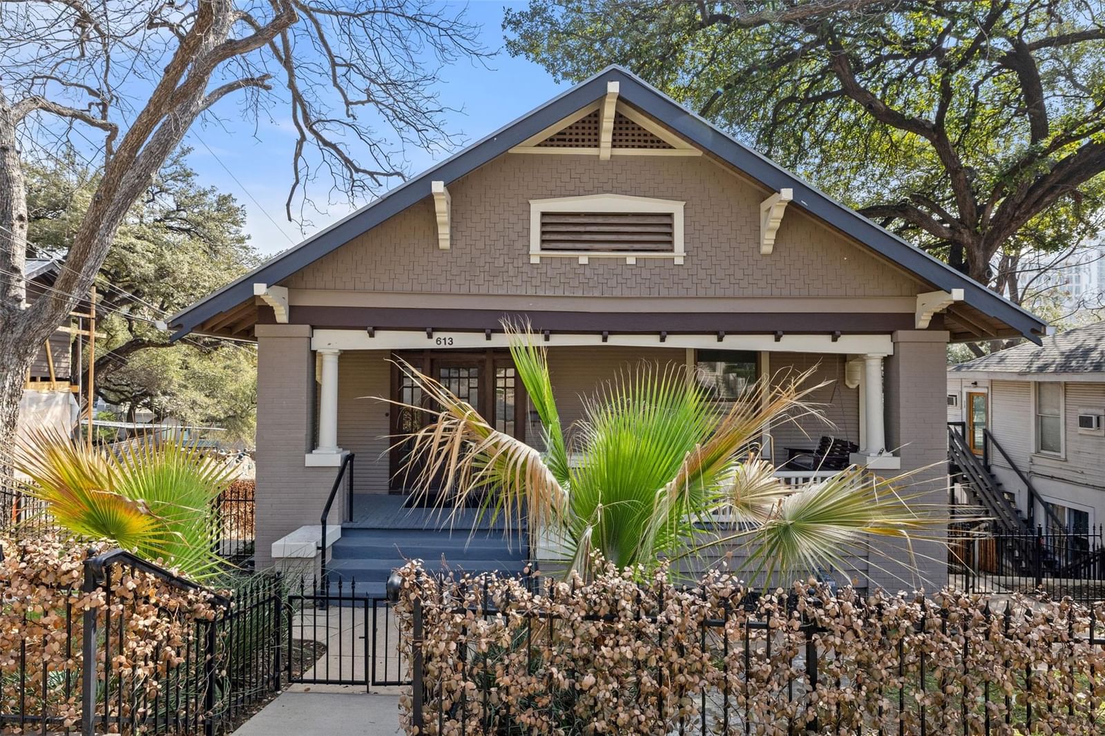 613 Baylor ST - Photo 1
