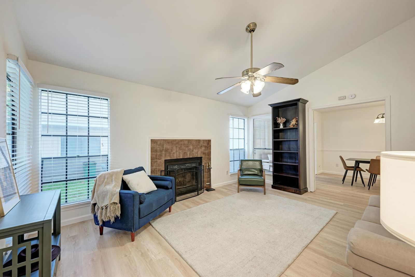 8610 Croydon LOOP - Photo 1