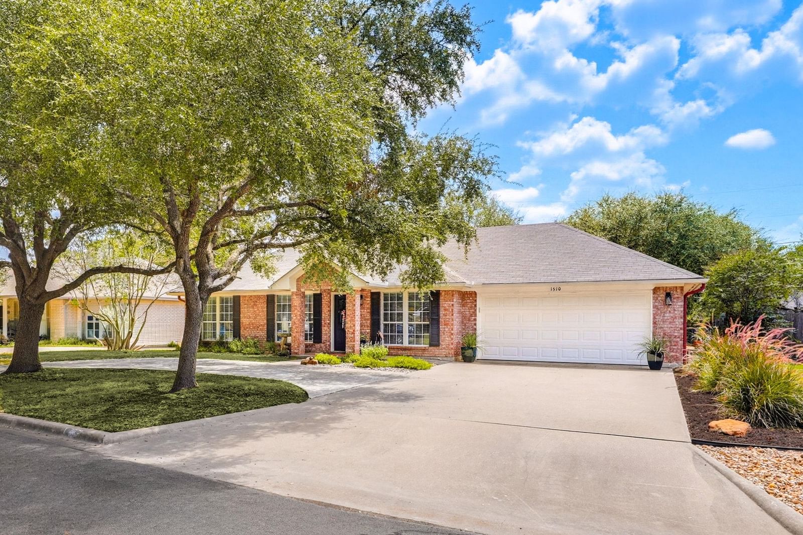 1510 Shadow WALK - Photo 1