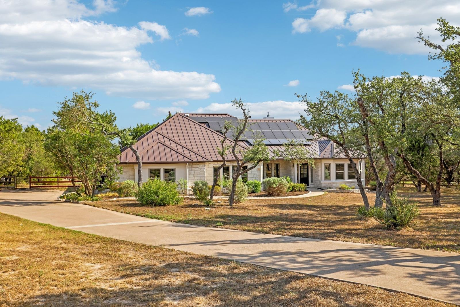 404 Saddlehorn DR - Photo 1