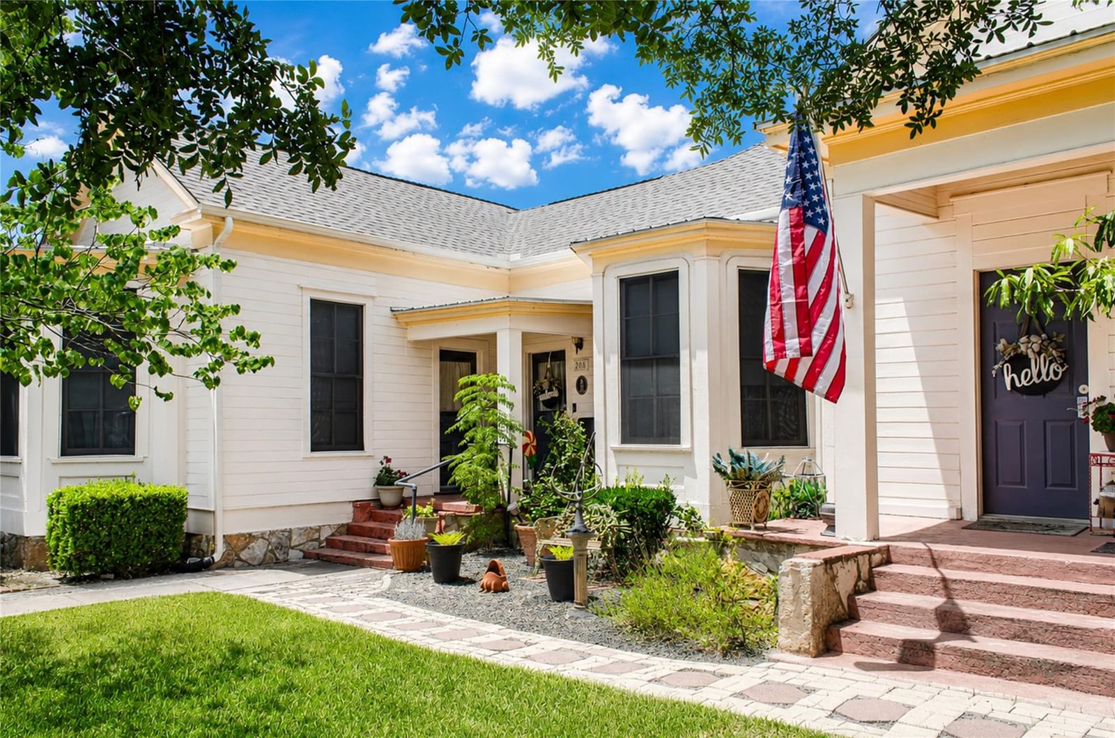 208 S Blair ST - Photo 1