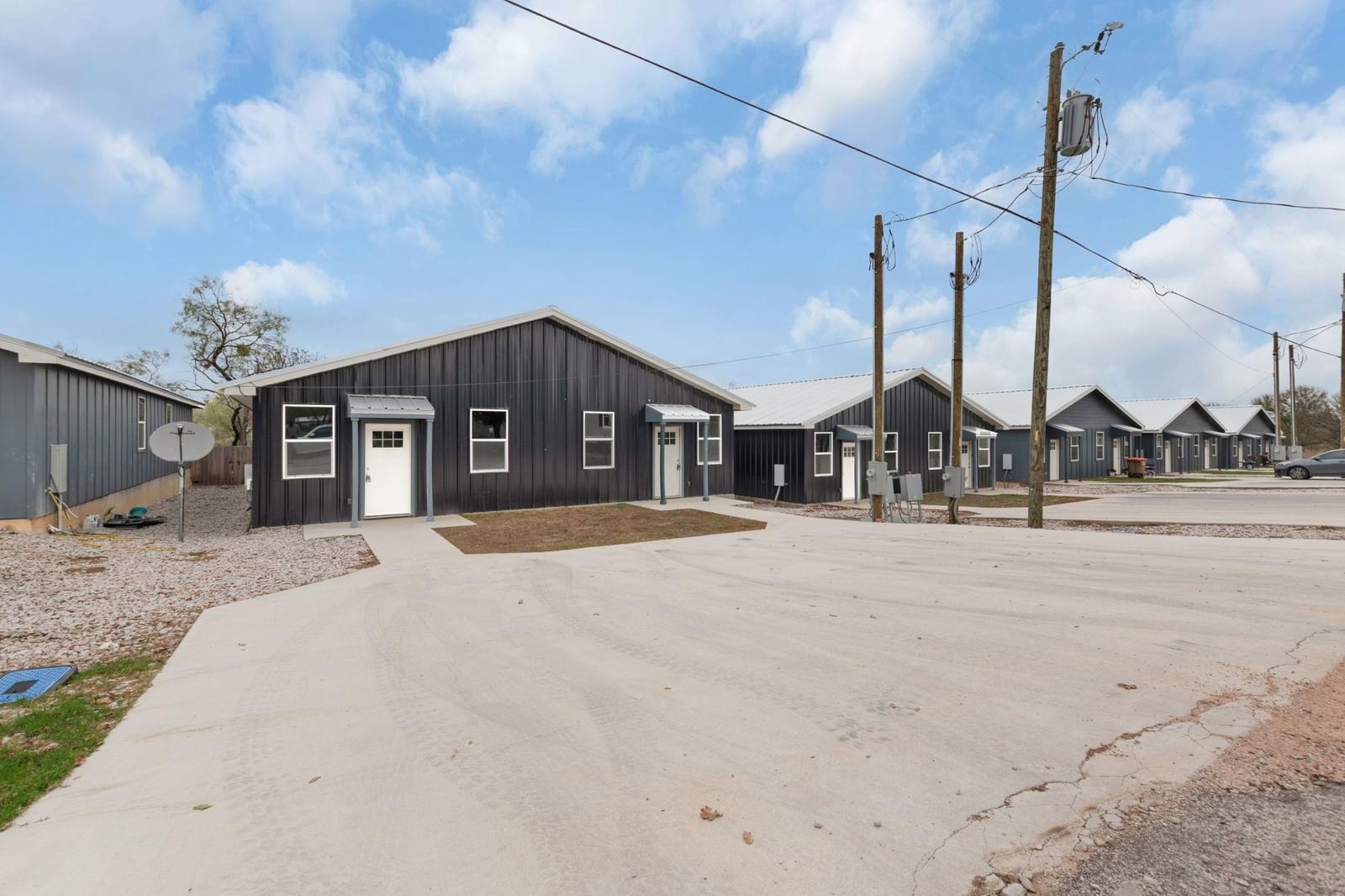 870 Waco ST - Photo 1