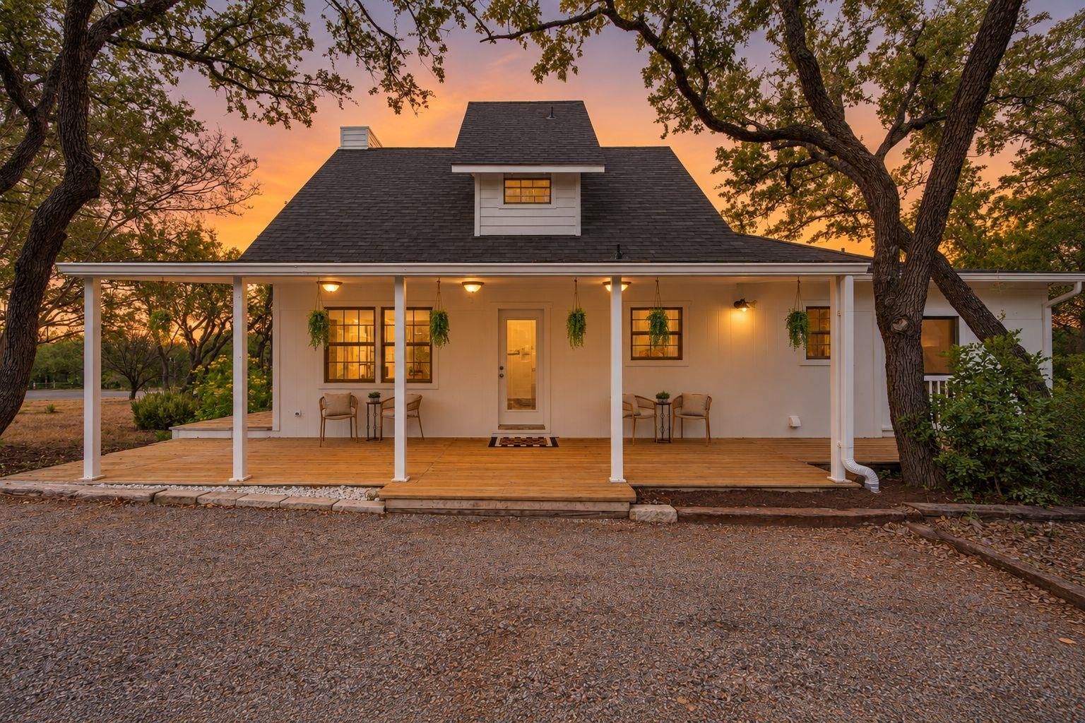 8902 Butler CIR - Photo 1