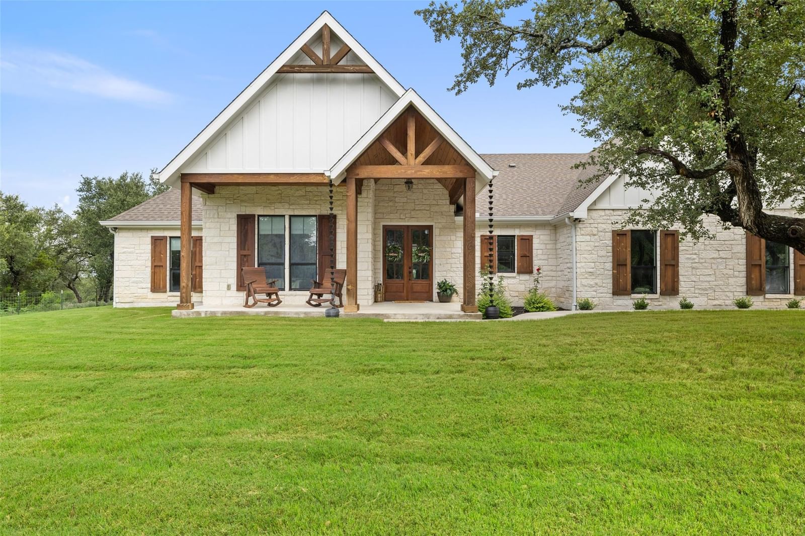210 Levon LN - Photo 1