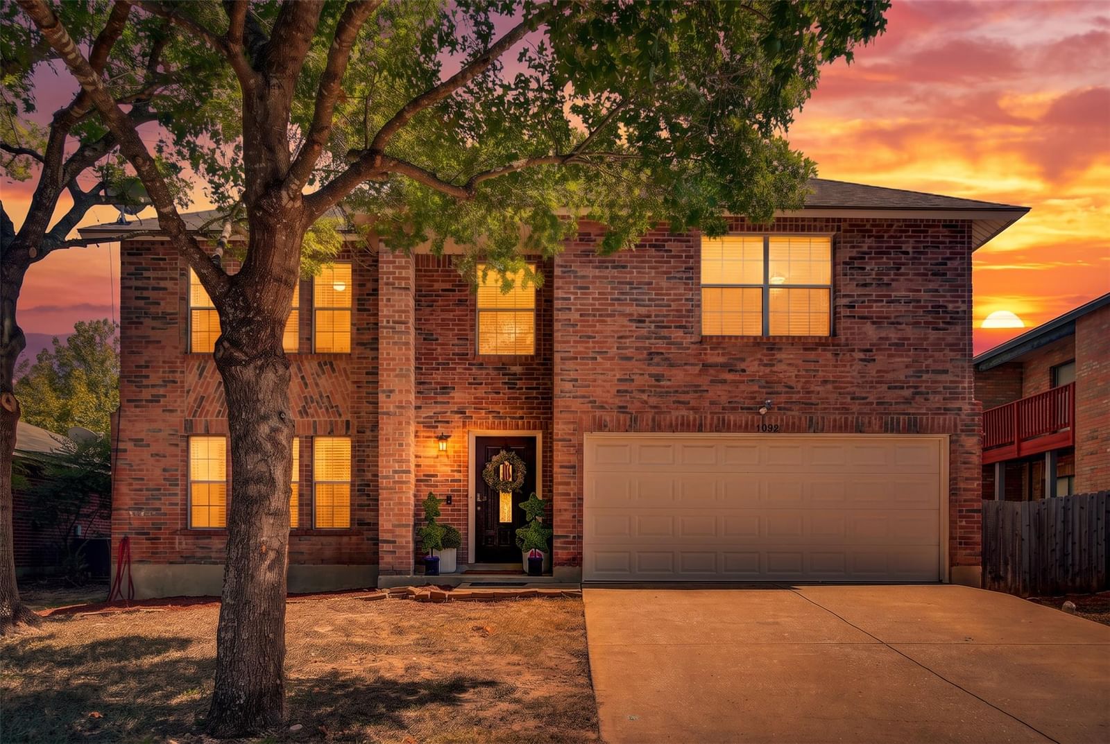 1022 Silverstone LN - Photo 1