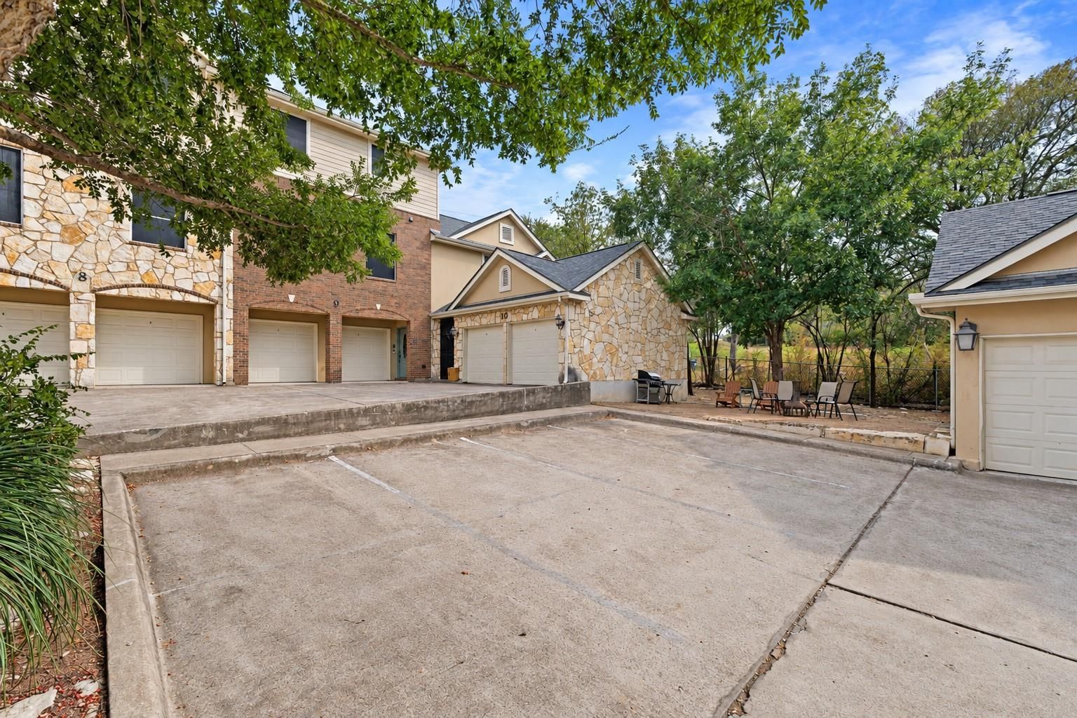 1402 Parker LN #3 - Photo 1